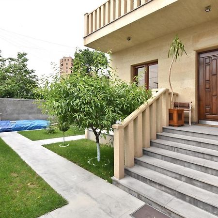 Homestay At City Center Yerevan Bagian luar foto