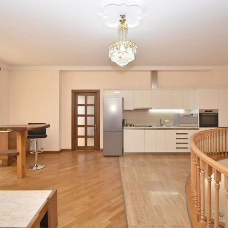 Homestay At City Center Yerevan Bagian luar foto