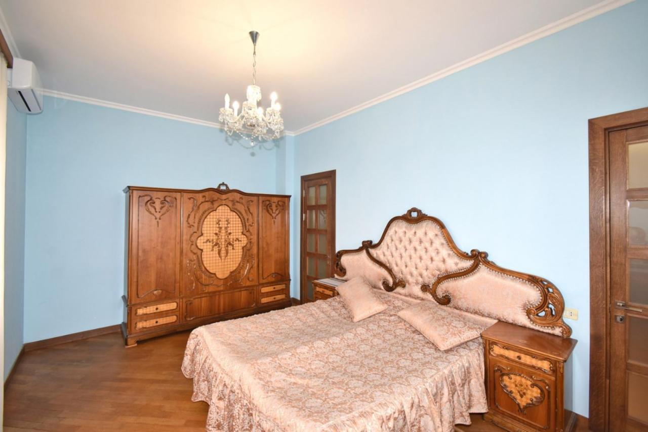 Homestay At City Center Yerevan Bagian luar foto
