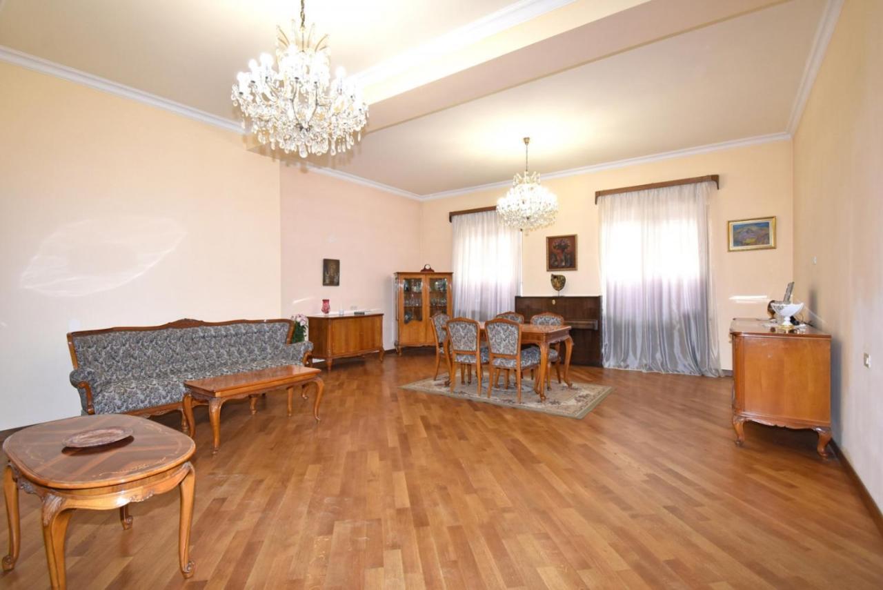 Homestay At City Center Yerevan Bagian luar foto