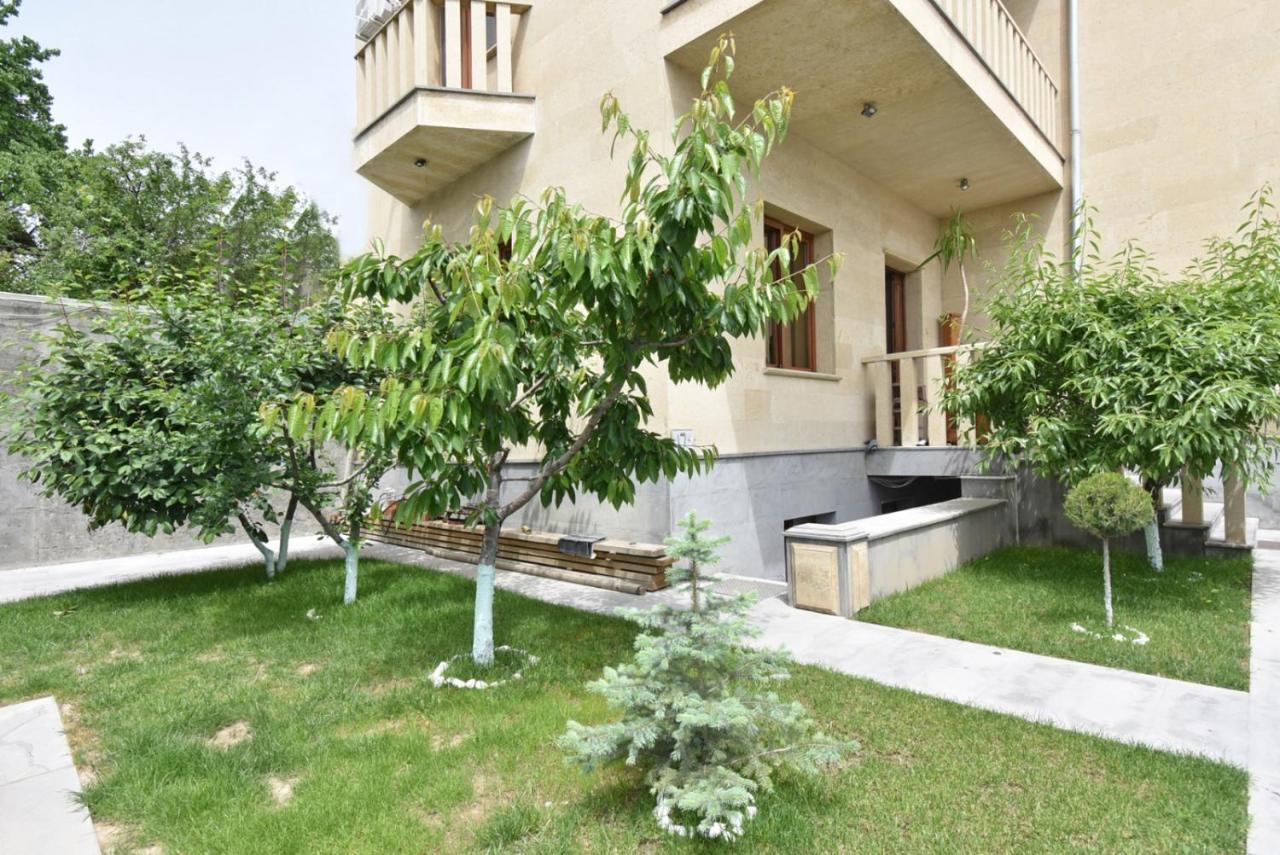 Homestay At City Center Yerevan Bagian luar foto